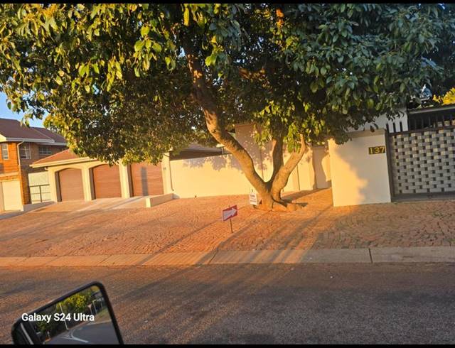 6 BEDROOM HOUSE FOR SALE IN WONDERBOOM